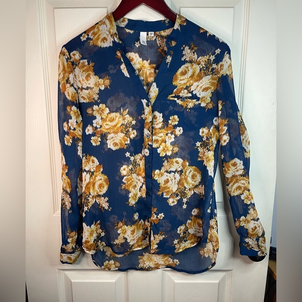 Kut from the Kluth long sleeve floral sim sheer blouse.‎